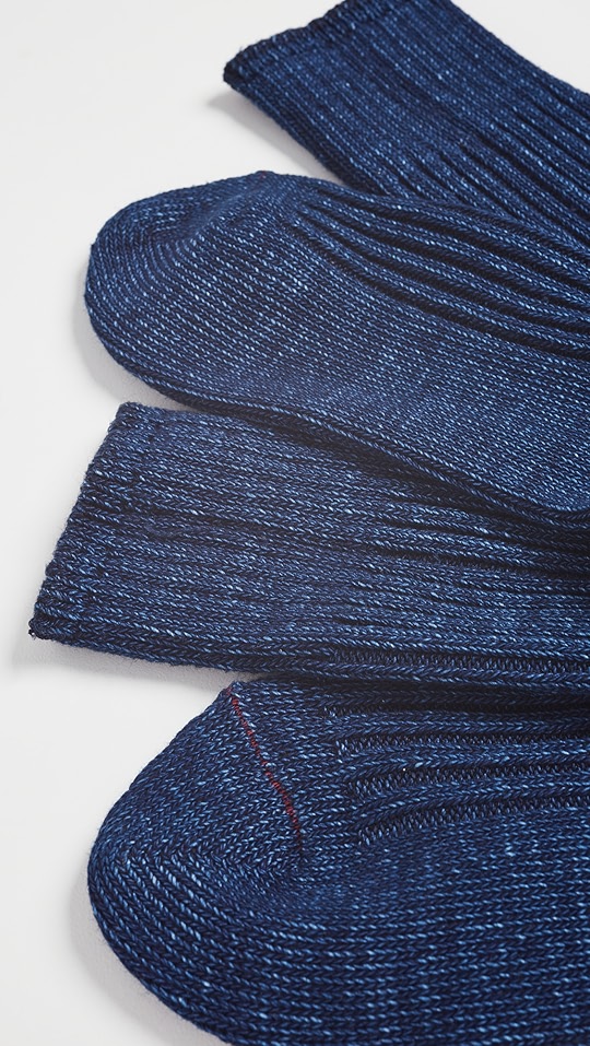 靛青罗纹中筒袜