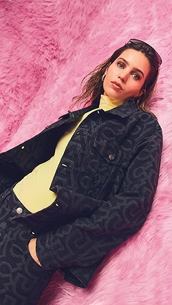 the marc jacobs 交织字母牛仔布夹克.