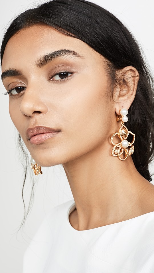 oscar de la renta 镂空密镶花瓣耳环 | shopbop