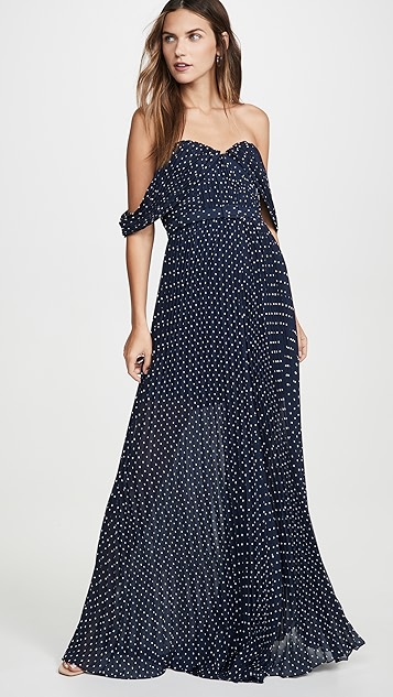 露肩式裥褶连身衣