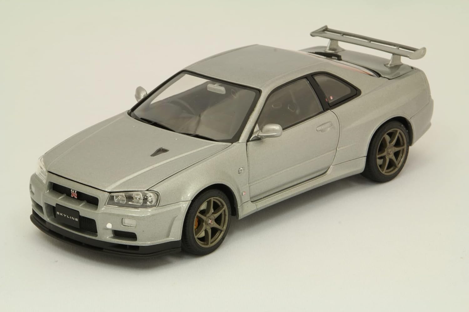 エムエムピー Mmp Ebbro 1 24 Skyline Gt R R34 V规格ii 银色完成品模型 玩具 亚马逊中国
