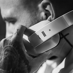 英国品牌 august 奥科斯 ep650 头戴式耳机 重低音 蓝牙无线 带麦